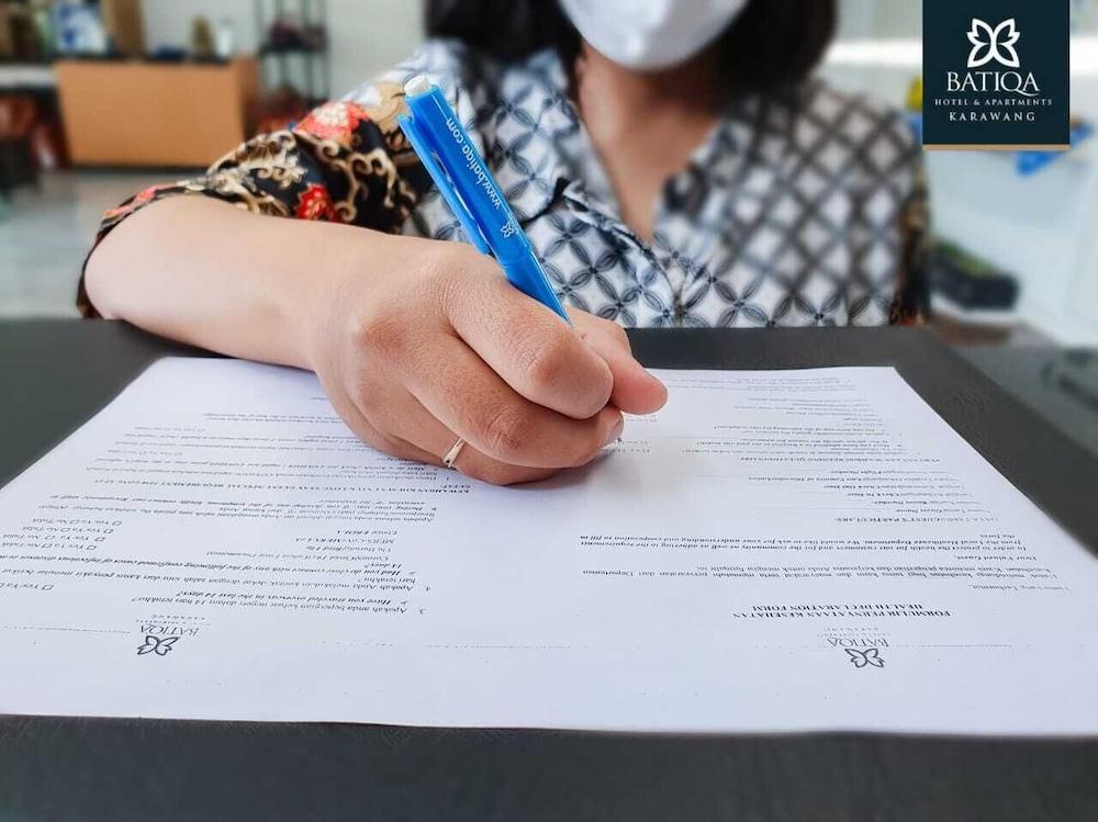 Batiqa Hotel & Apartments Karawang Ngoại thất bức ảnh