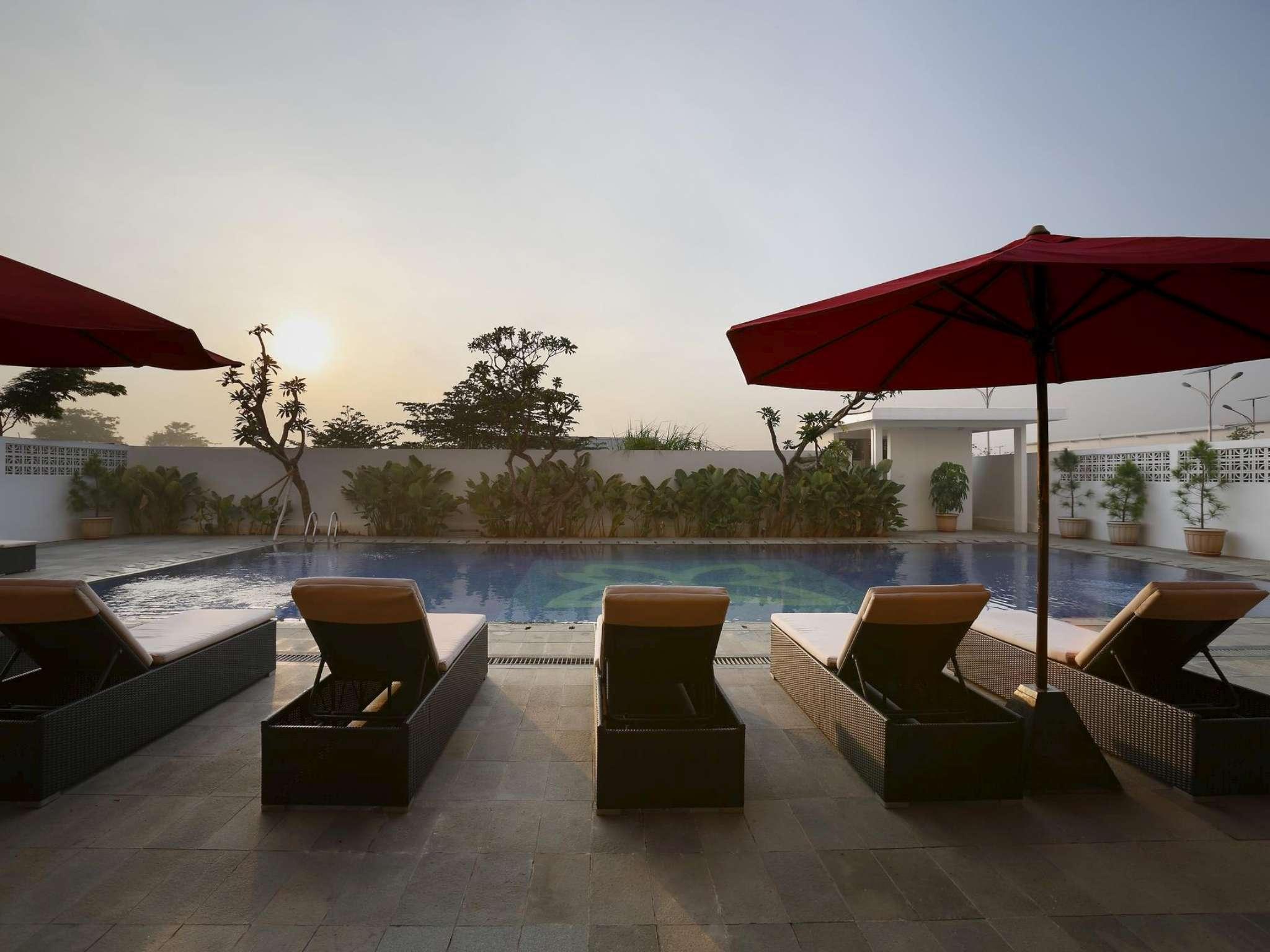 Batiqa Hotel & Apartments Karawang Ngoại thất bức ảnh