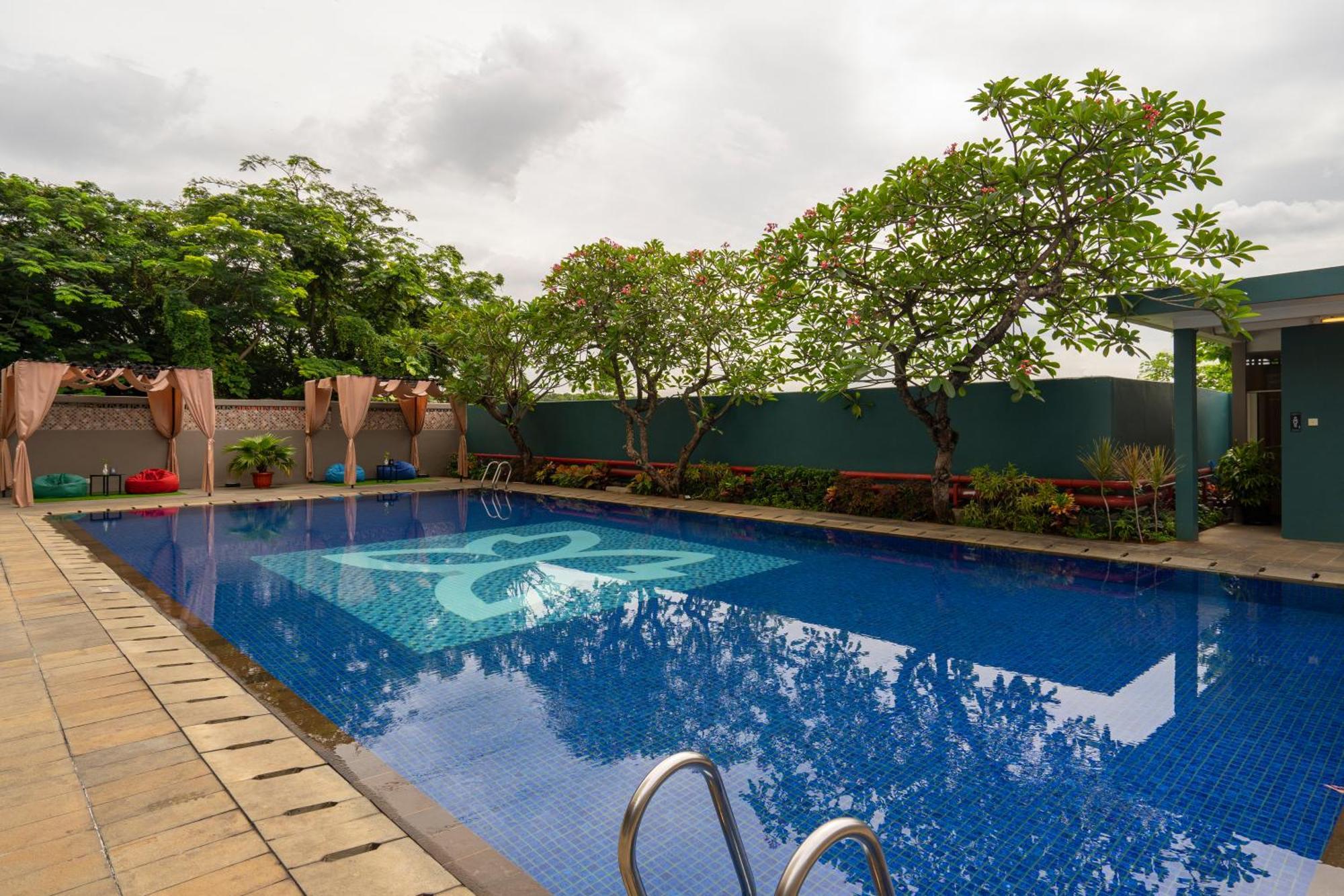 Batiqa Hotel & Apartments Karawang Ngoại thất bức ảnh