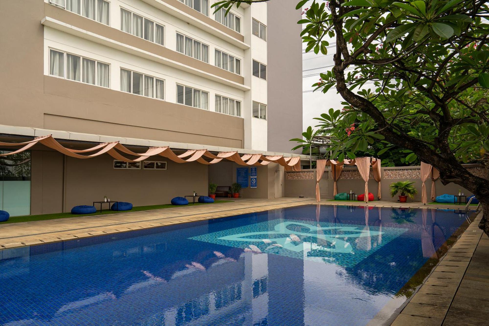 Batiqa Hotel & Apartments Karawang Ngoại thất bức ảnh