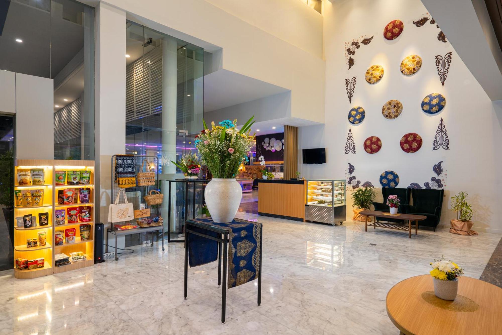 Batiqa Hotel & Apartments Karawang Ngoại thất bức ảnh