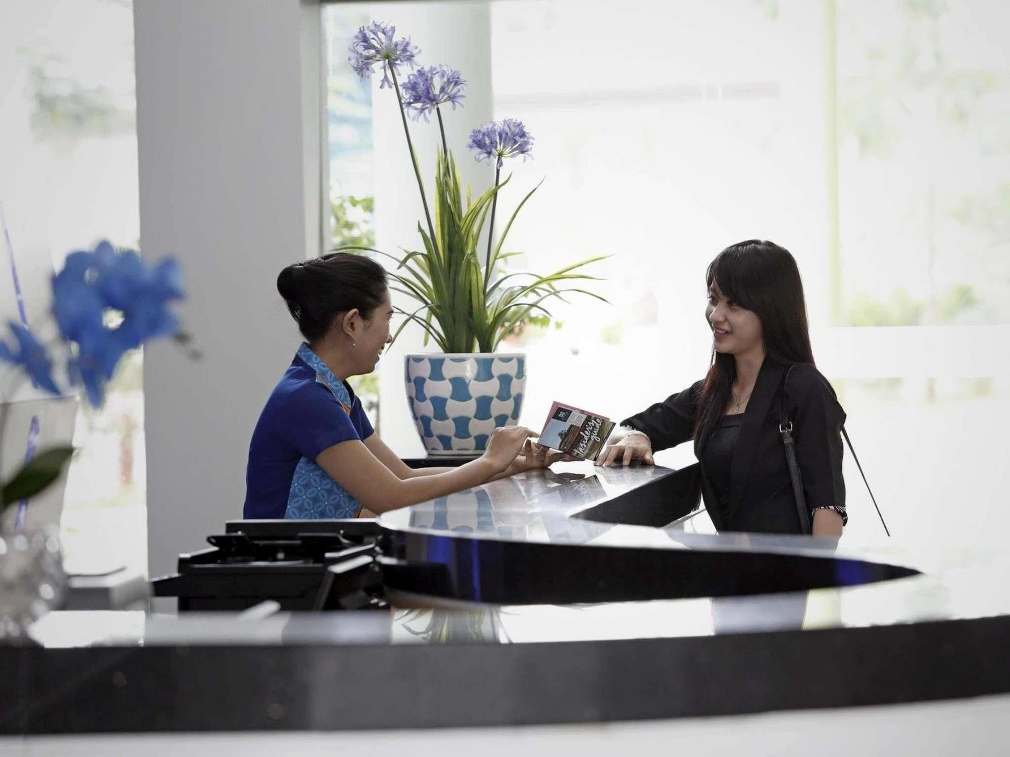 Batiqa Hotel & Apartments Karawang Ngoại thất bức ảnh